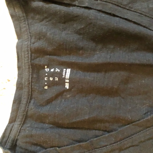 Black v-neck - Picture 2 of 3